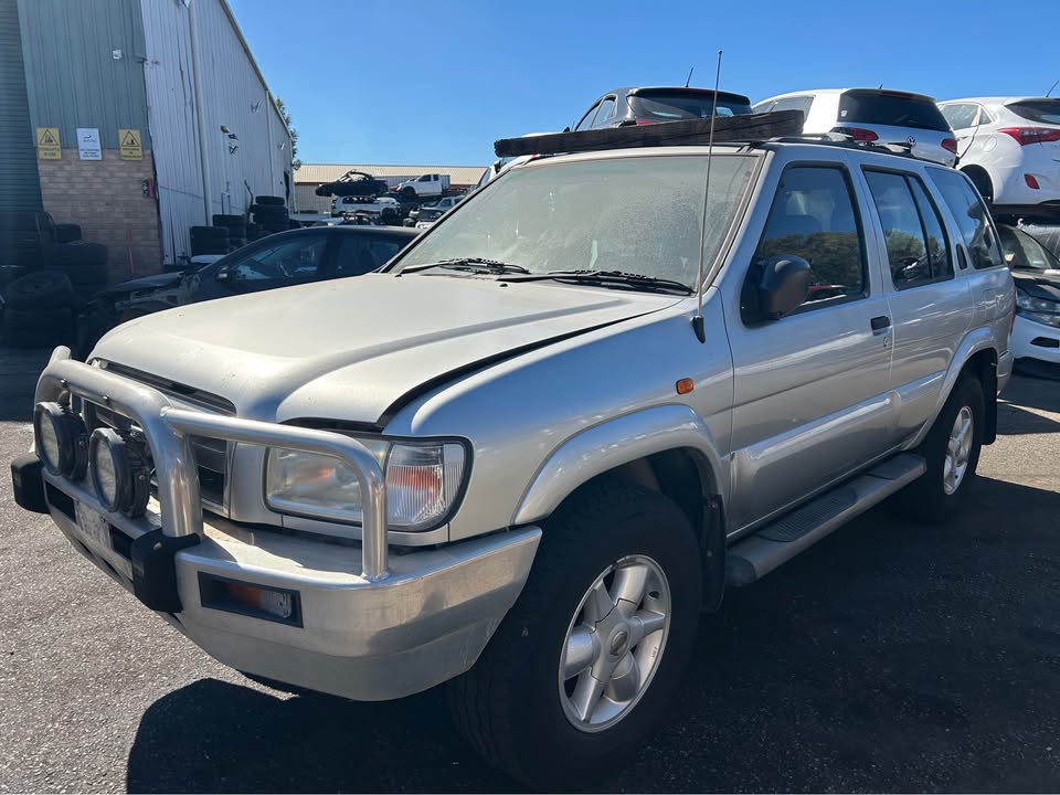 Wrecking 2004 Nissan Pathfinder